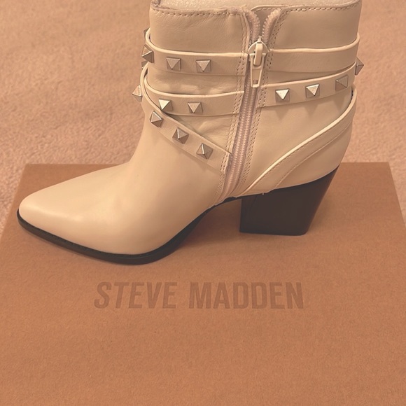 NEW!!! STEVE MADDEN booties - Picture 2 of 5